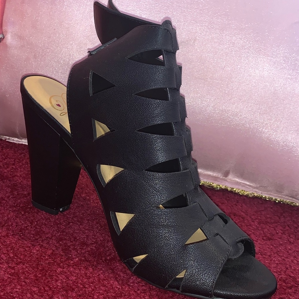 Heels - Picture 2 of 2